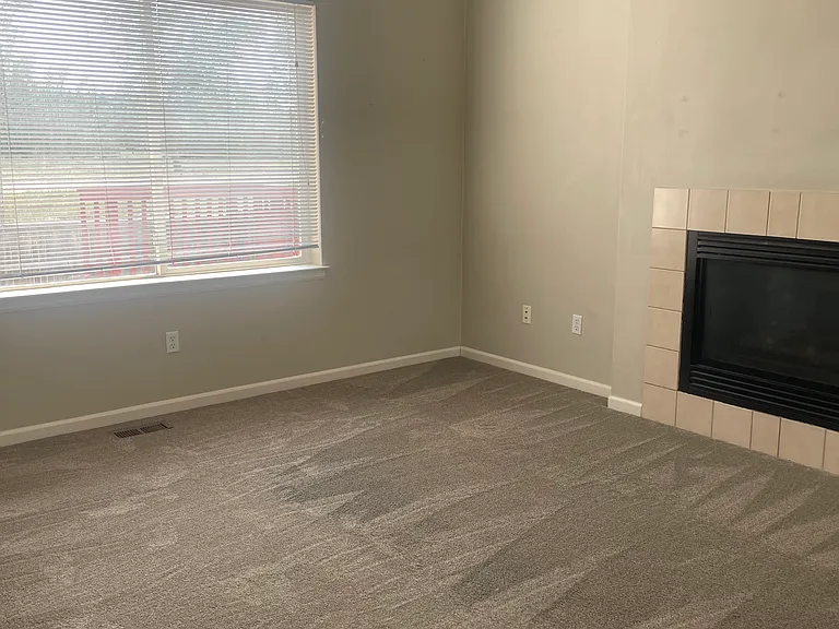 Larkspur Dr — Photo 4