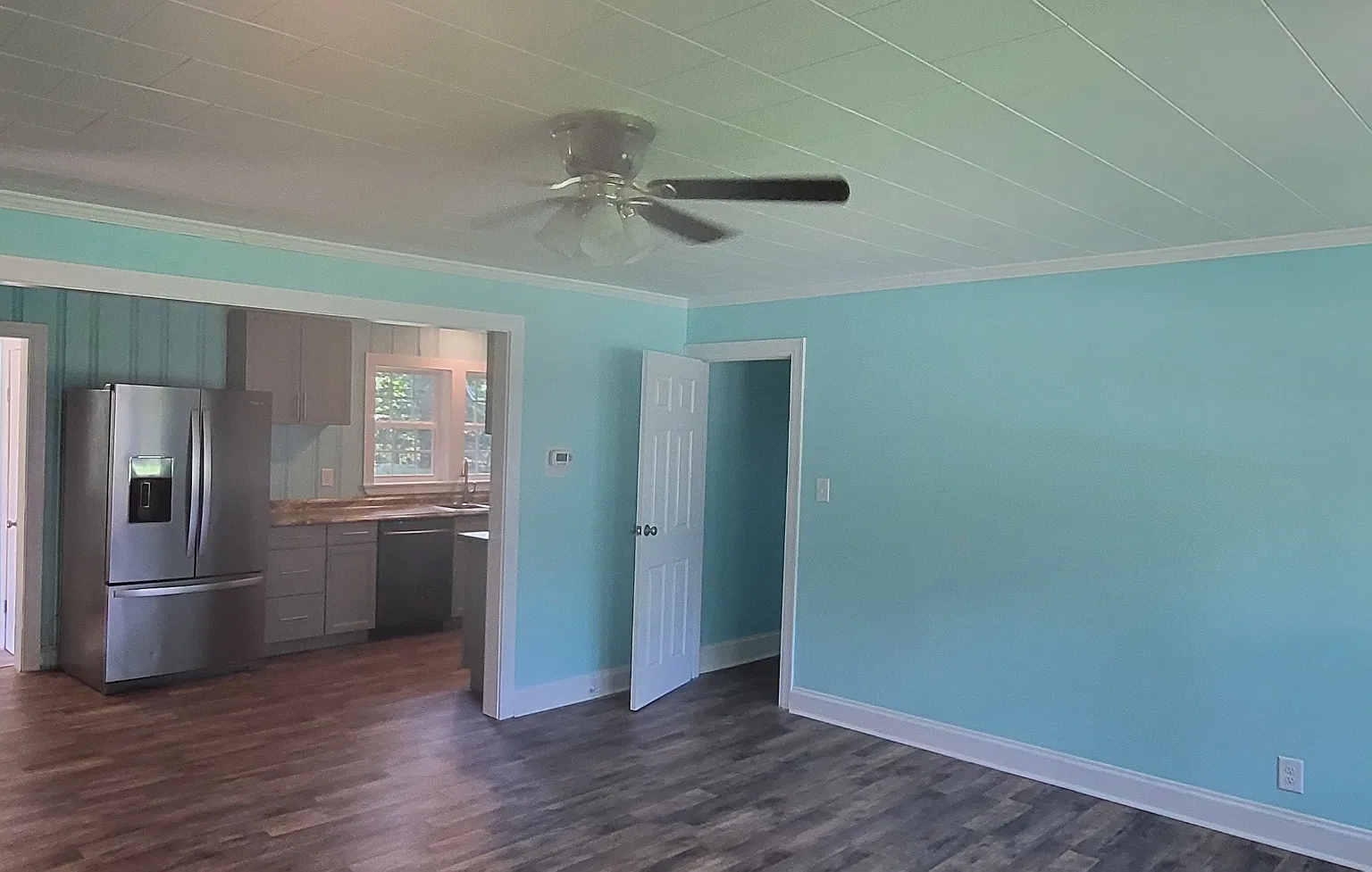 3 bed, 1.0 bath, 1410 sqft, $1,524 — Photo 4