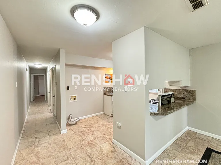1053 Treadwell St — Photo 3