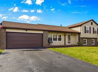 75 Battle Green Dr, Rochester, NY 14624