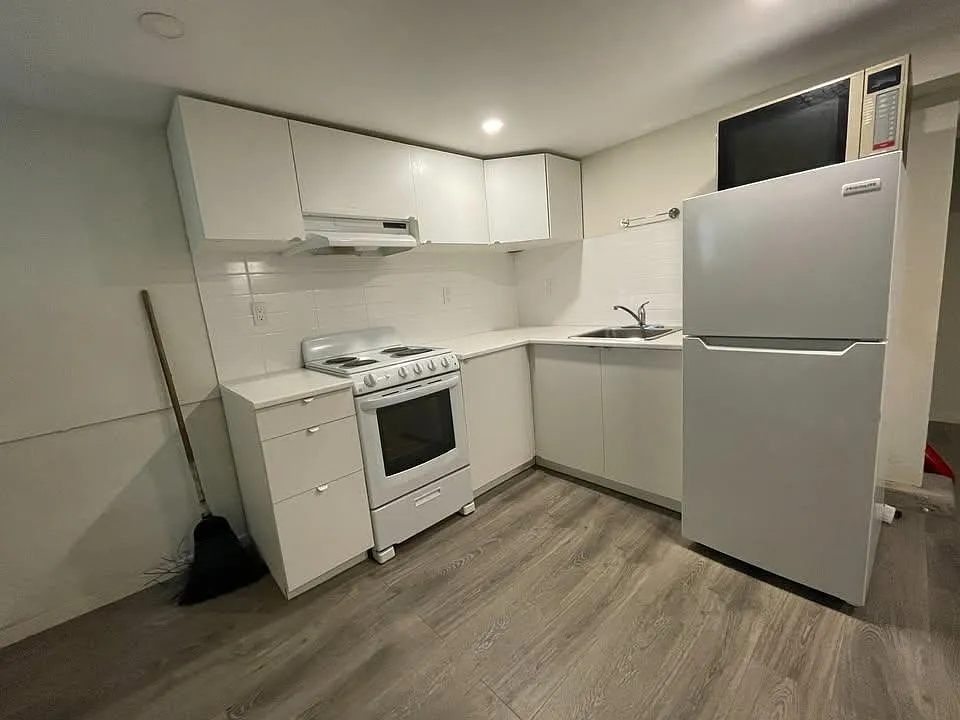 3 bed, 950 sqft, $3,000 — Photo 2