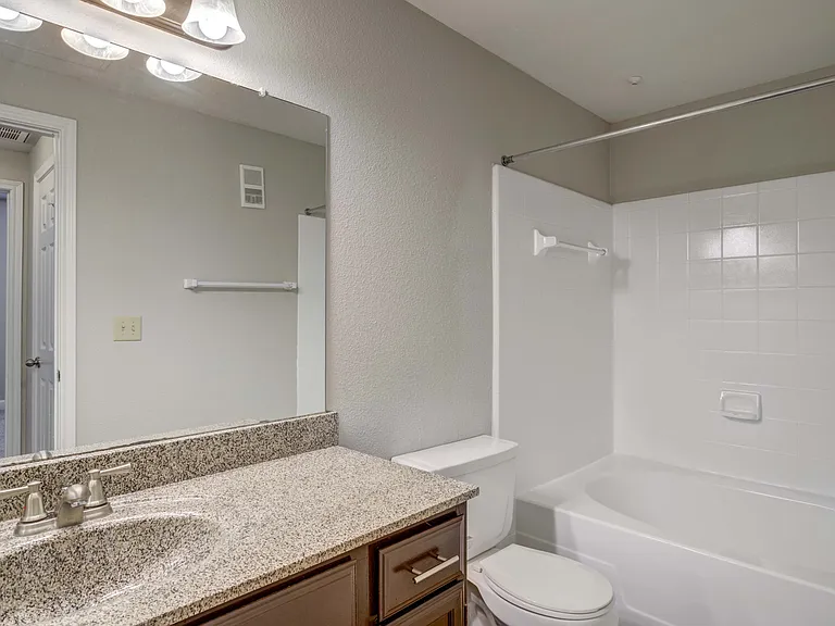 Signature Point Apartment Homes — Photo 25