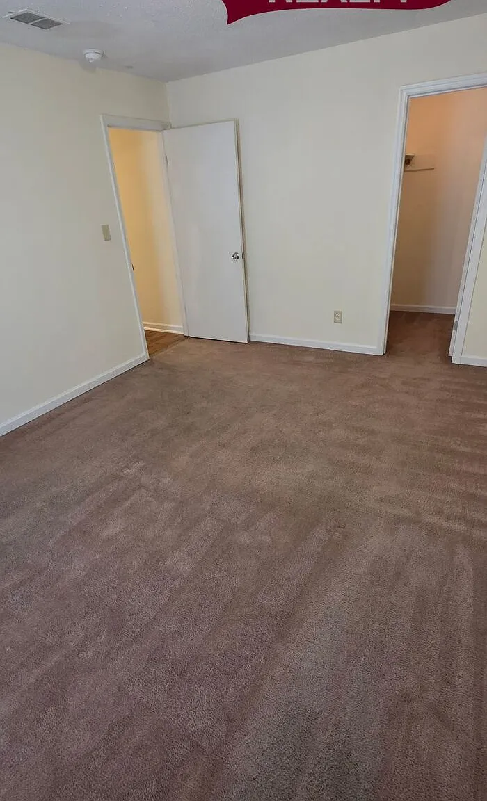 2 bed, 1.0 bath, $850 — Photo 2
