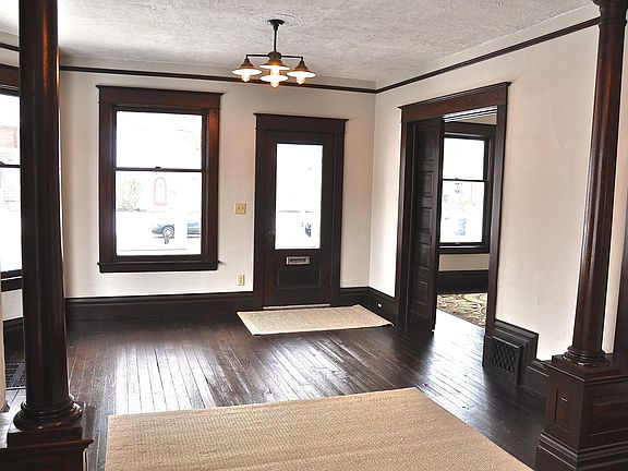 5th image of 105 E 15th St