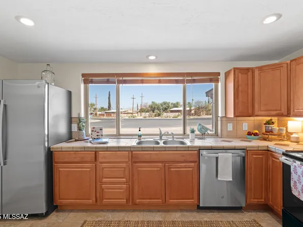 209 N Sarnoff Dr, Tucson, AZ 85710