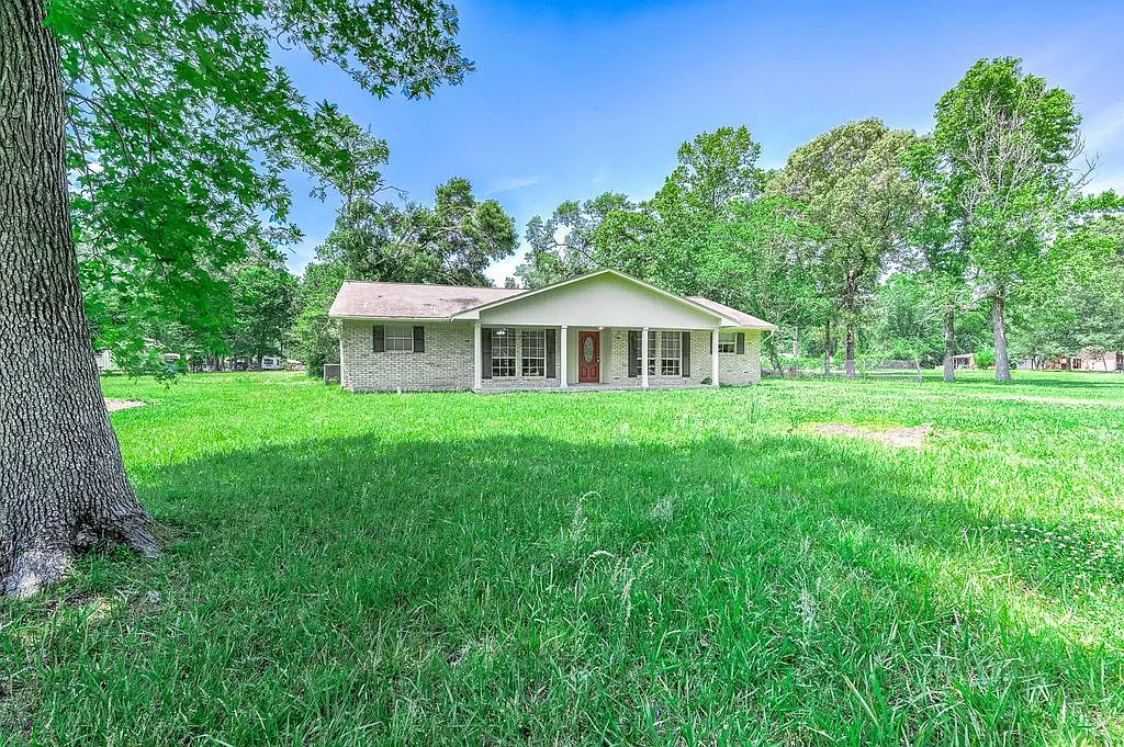 3 bed, 2.5 bath, 1918 sqft, $2,395 — Photo 2