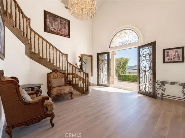 3331 Oakmont View Dr, Glendale, CA 91208