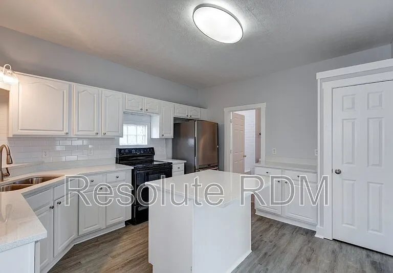 743 Cottage Ave — Photo 12
