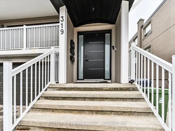 319 Wilmington Ave #3, Toronto, ON M3H 5K9