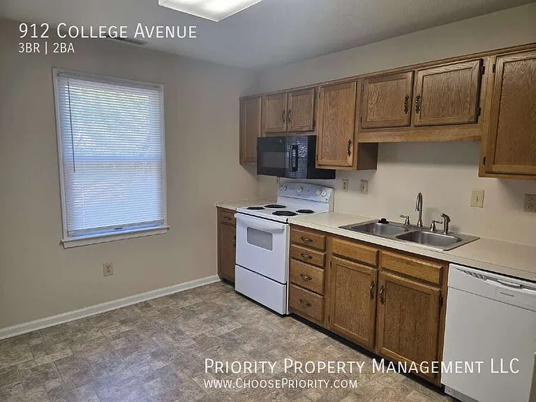 912 College Ave — Photo 3