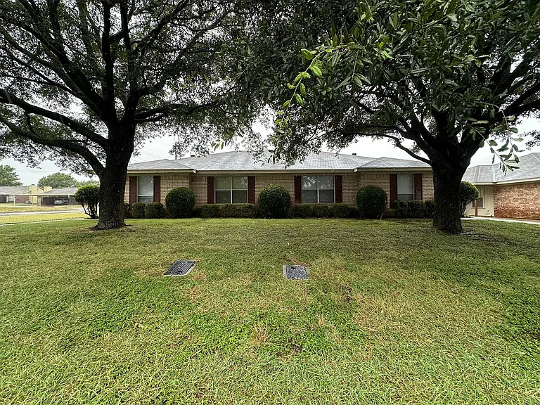 9117 Royal Ln — Photo 14