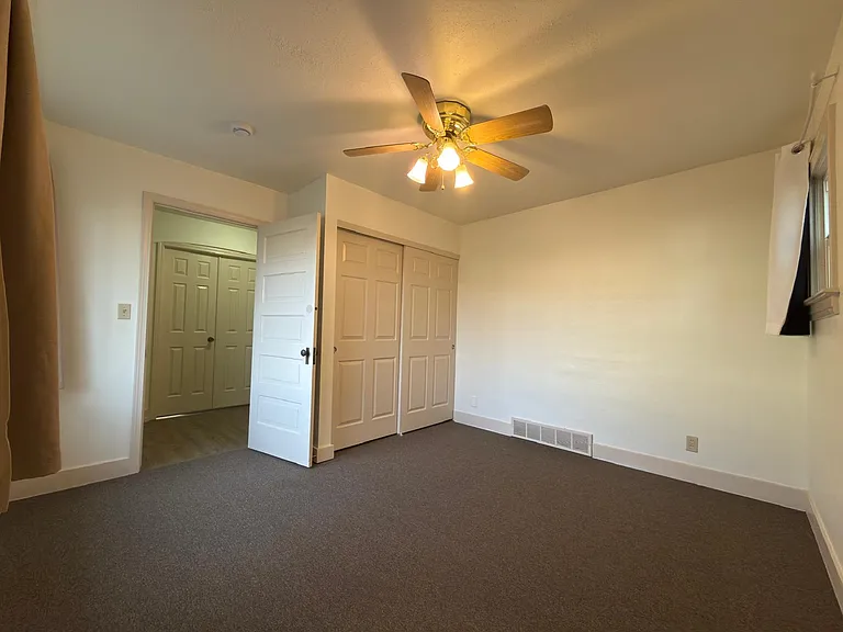 320 E Indiana Ave #B — Photo 4