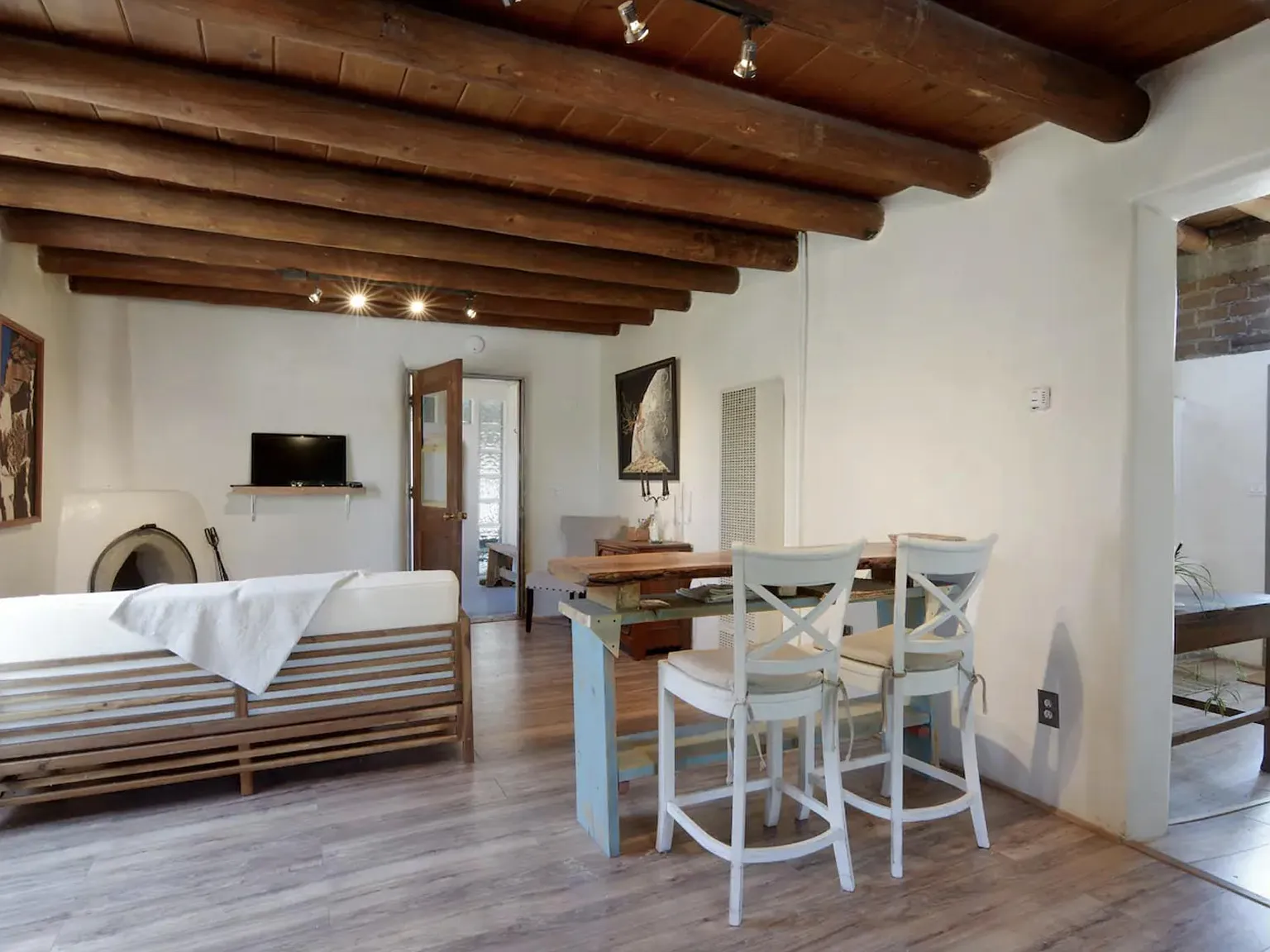 2 bed, 1015 sqft, $2,300 — Photo 2