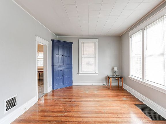 3rd image of 168 8th St