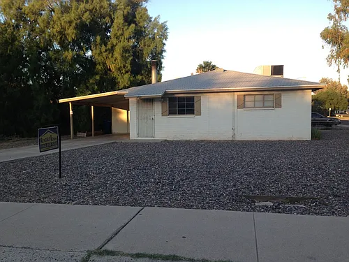 1200 S Farmer Ave Photo 1