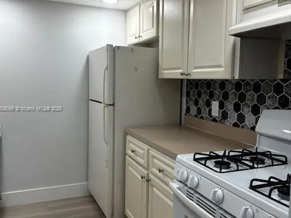 18101 NW 68th Ave, Hialeah, FL 33015