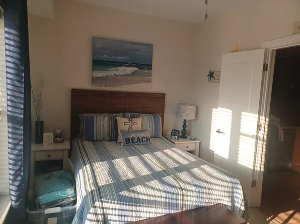 516 Williams St APT 4, South Haven, MI 49090