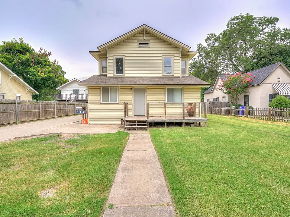 440 Elm Ave #2