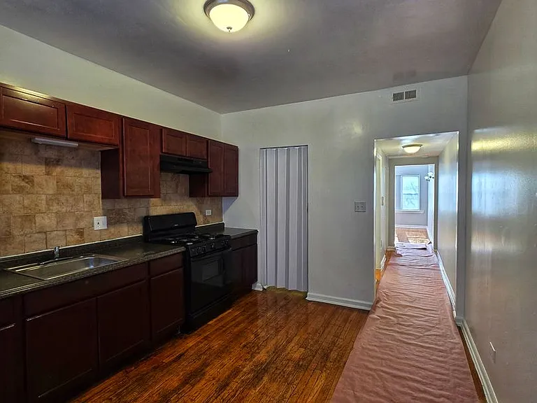 6355 S California Ave — Photo 2