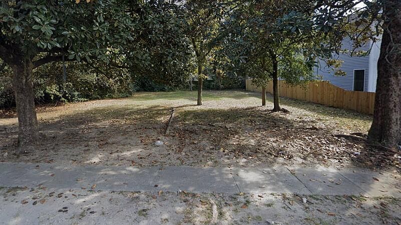 2nd image of 1919 Calvert St
