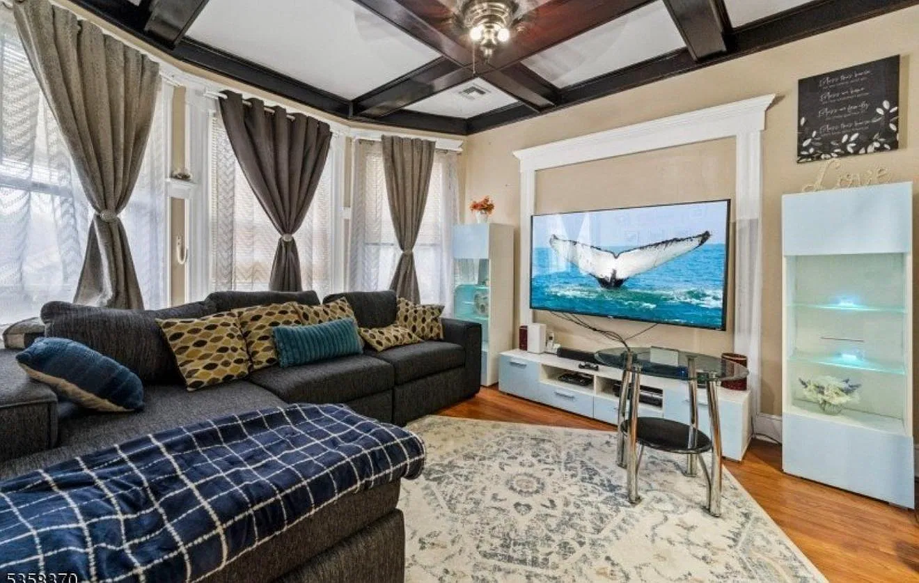 5 bed, $4,000 — Photo 2