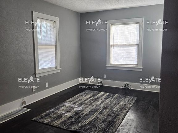 5th image of 117 N Spring St