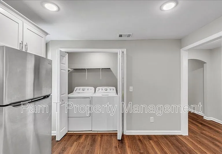 1024 W 39th St — Photo 16
