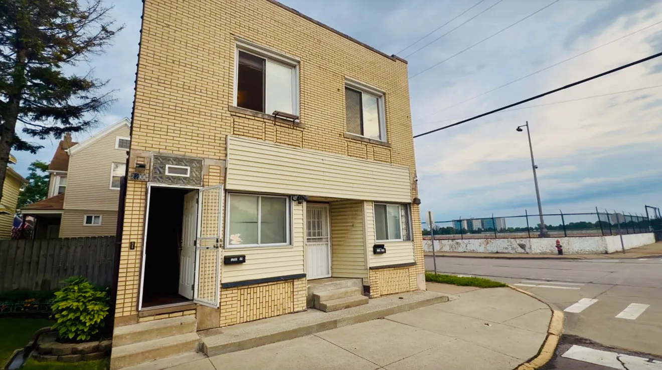 2 bed, 900 sqft, $1,200 — Photo 1