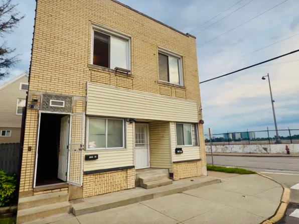 2200 Poland St #2, Hamtramck, MI 48212