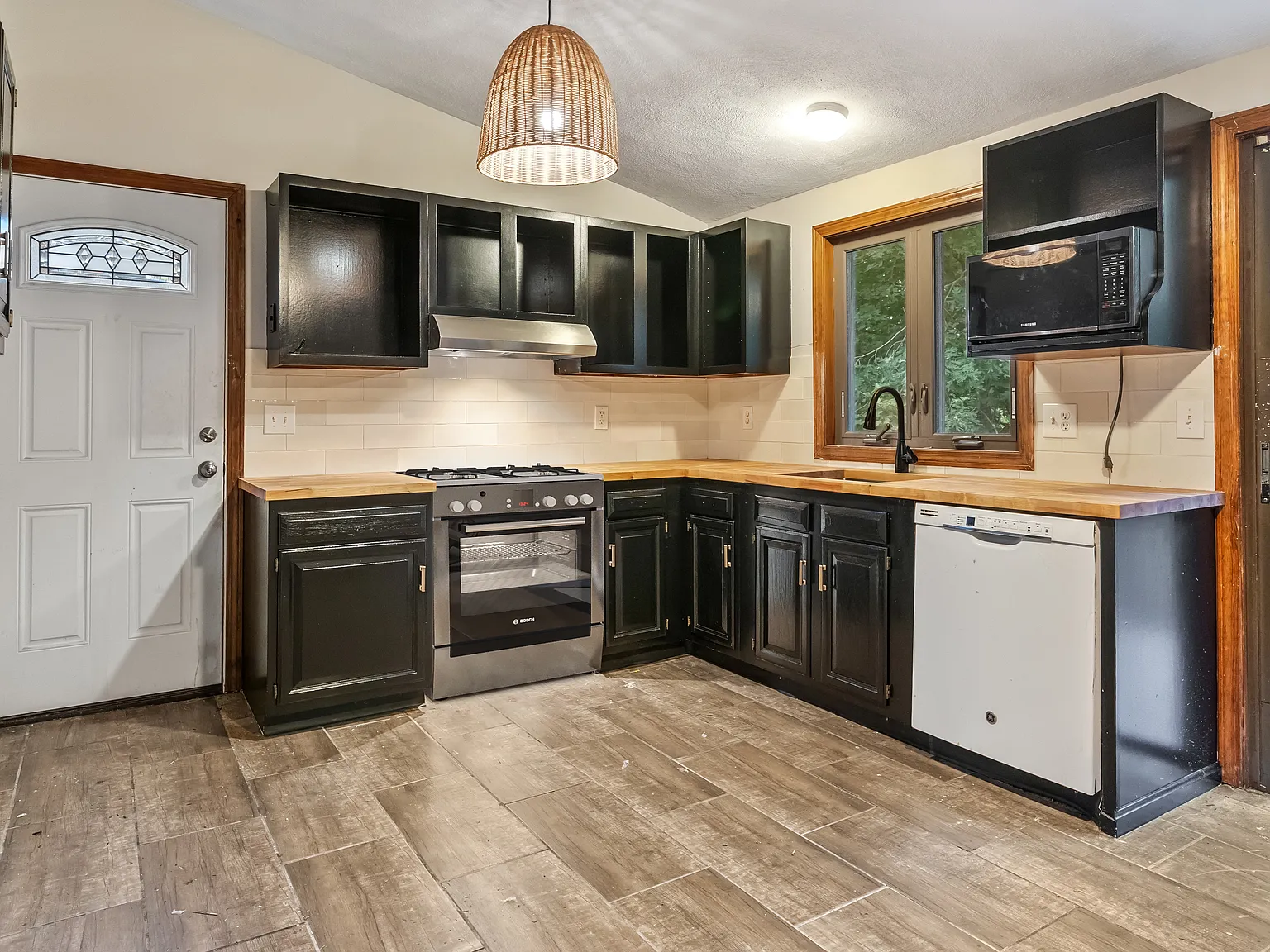 2 bed, 1000 sqft, $2,000 — Photo 2