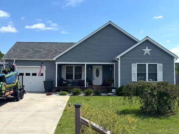 54 Village Dr, Capon Bridge, WV 26711