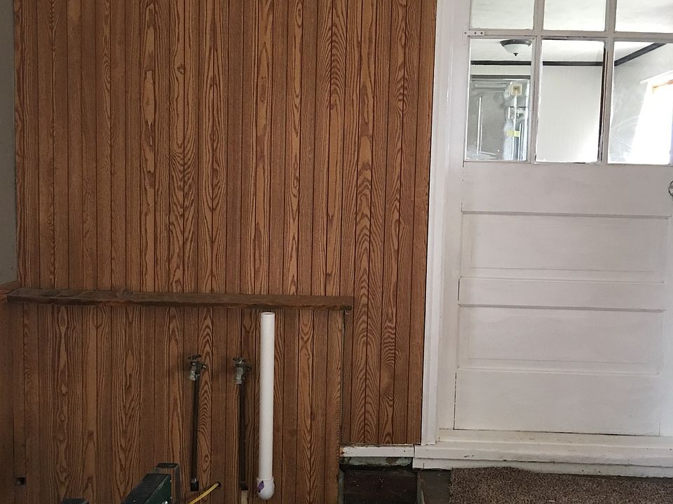 Mainfloor laundry in mudroom