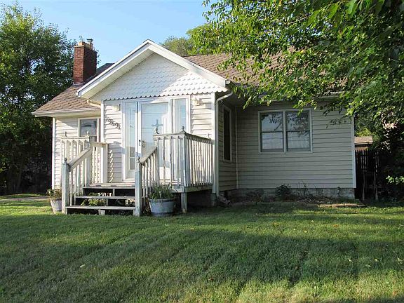 3rd image of 19691 Greenacre St
