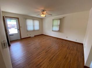 209 Pfeffer Rd, Urbana, IL 61802