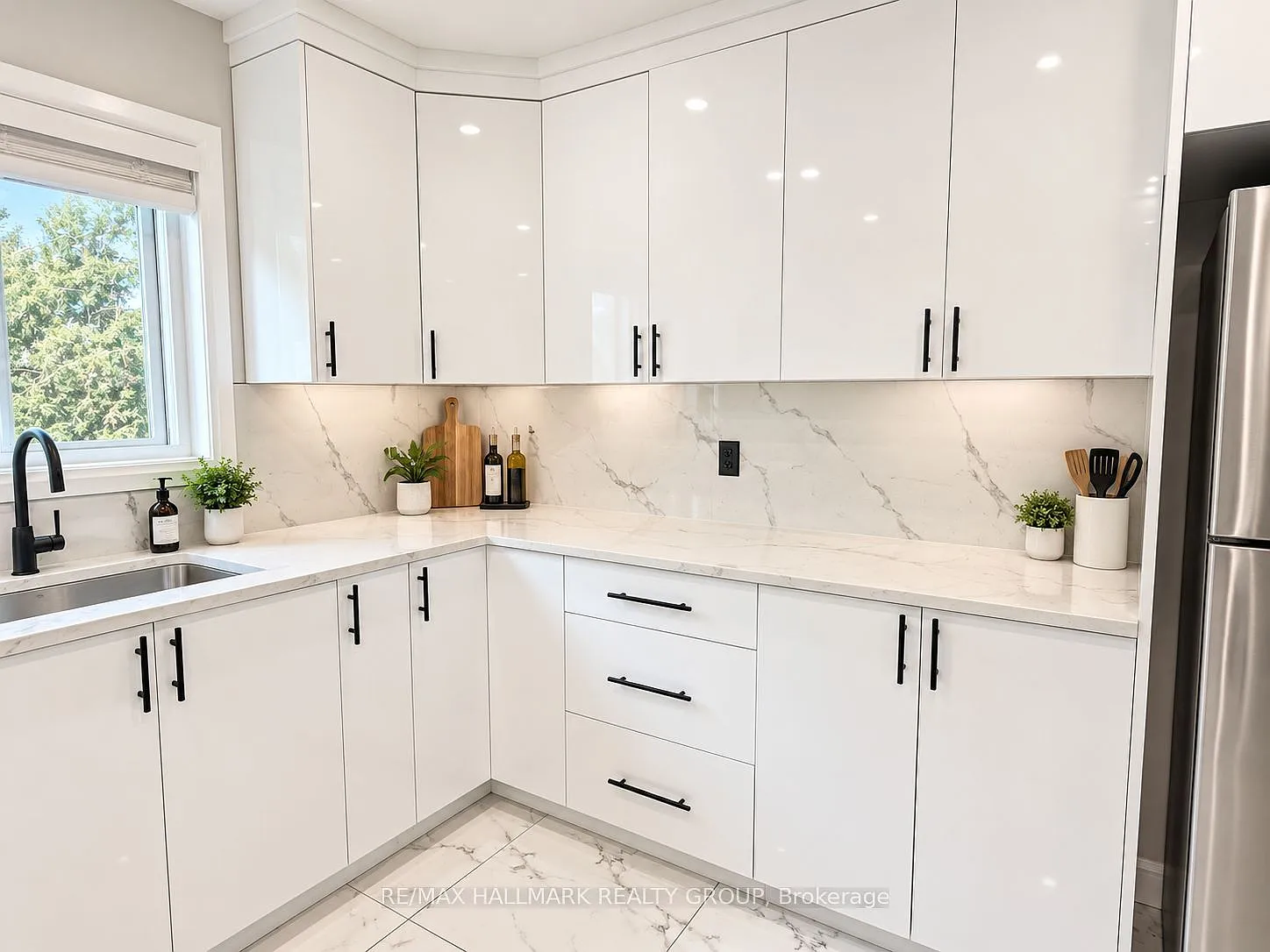 3 bed, $2,995 — Photo 4