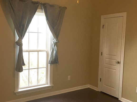 3rd image of 293 Water Oak Ln