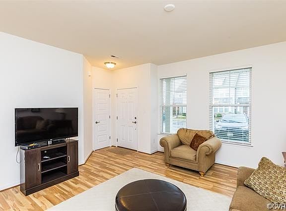 3rd image of 8069 Ellendale Dr
