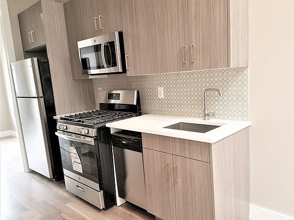 4th image of 344 McGuinness Blvd #3C