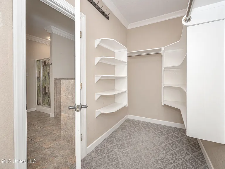 15208 Lisa Dr — Photo 31