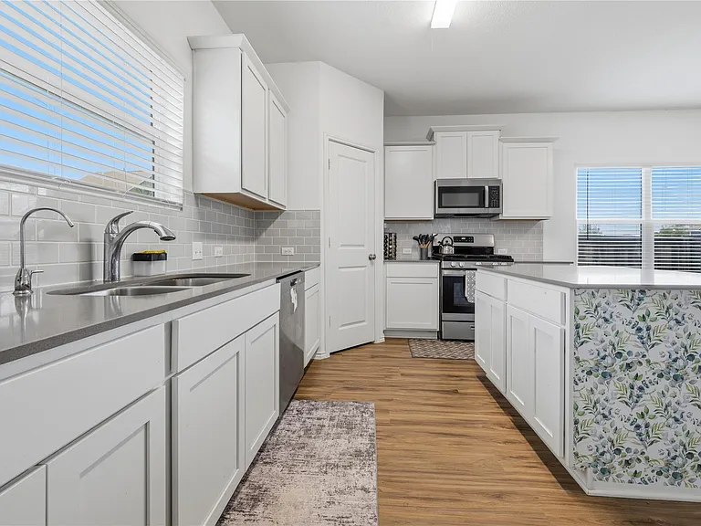 100 Wind Flower Ln — Photo 13