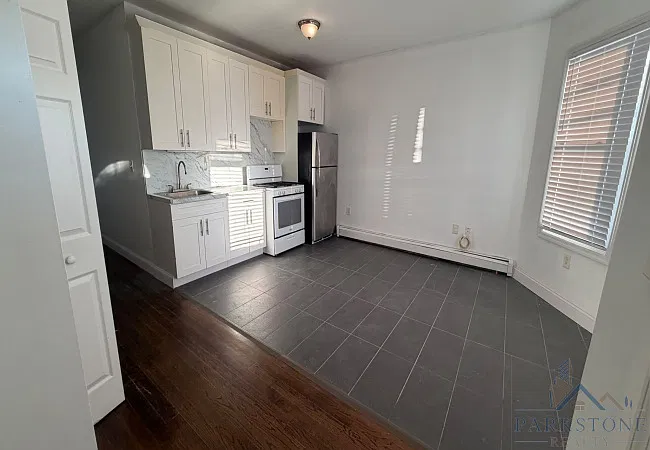 48 Gates Ave #1E