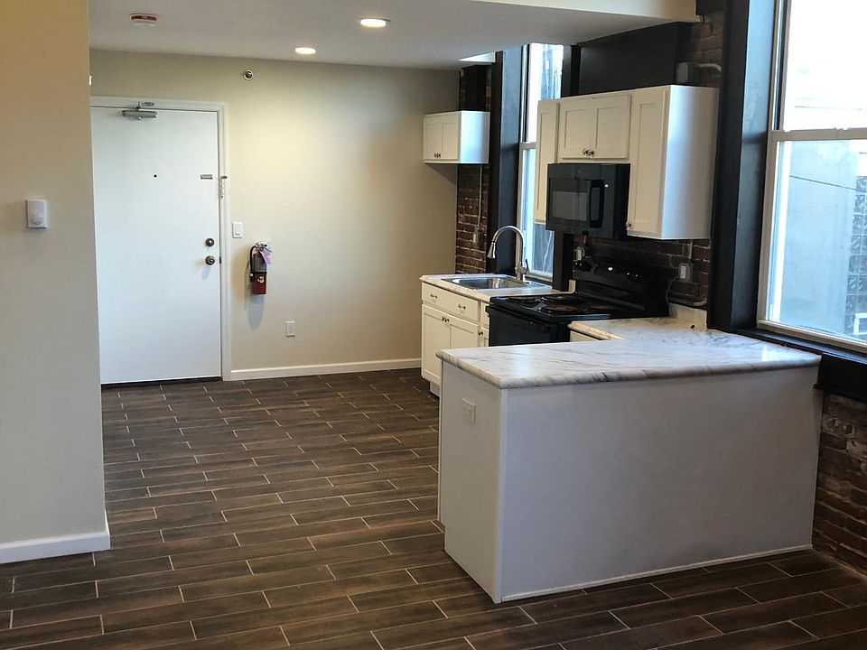 Kitchen open concept to living room
