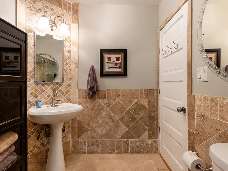 805 Regal Rd — Photo 15