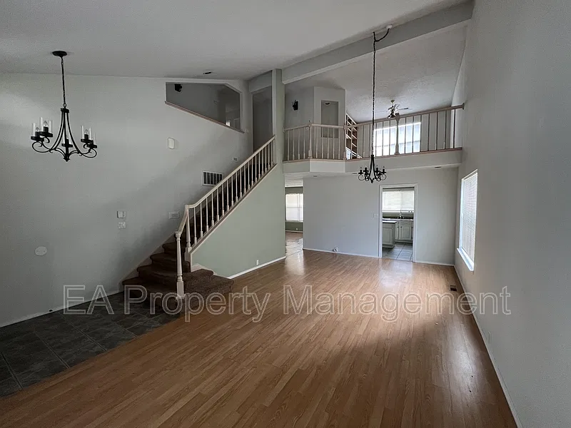 3 bed, 2.5 bath, 2240 sqft, $2,395 — Photo 4