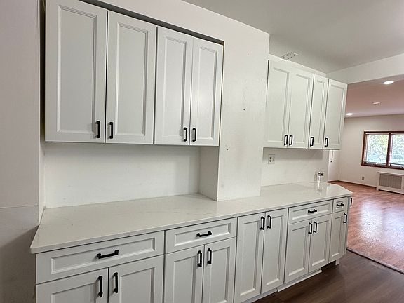 5th image of 344 Valley Brook Ave Floor 1