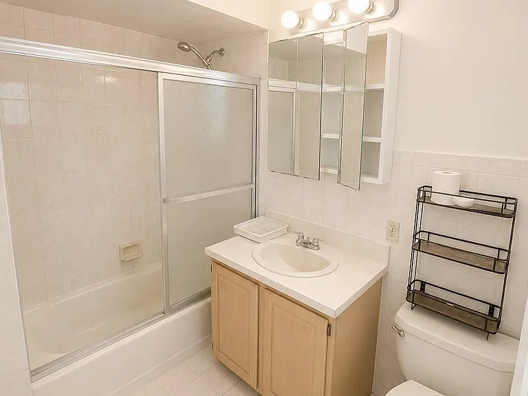 504 Westchester Ave — Photo 21