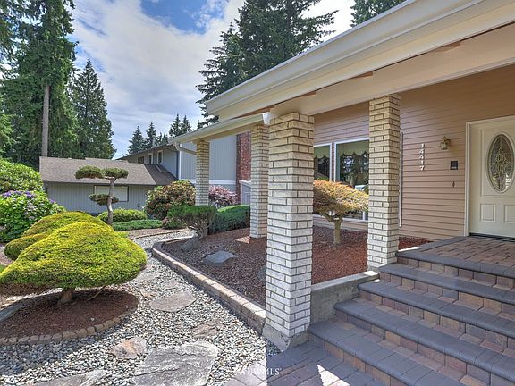 Large, covered front porch.>