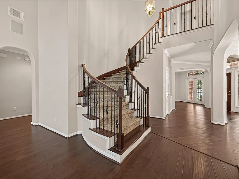 8110 Clearwater Xing — Photo 9