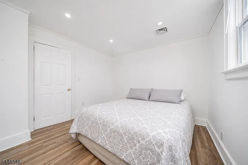 2 bed, 1.0 bath, $2,300 — Photo 3