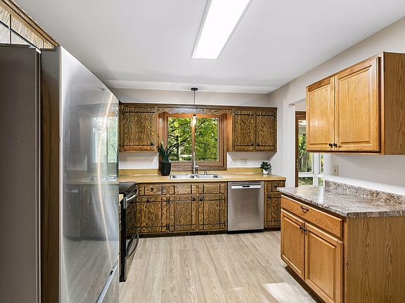 5th image of 1080 Churchill Cir
